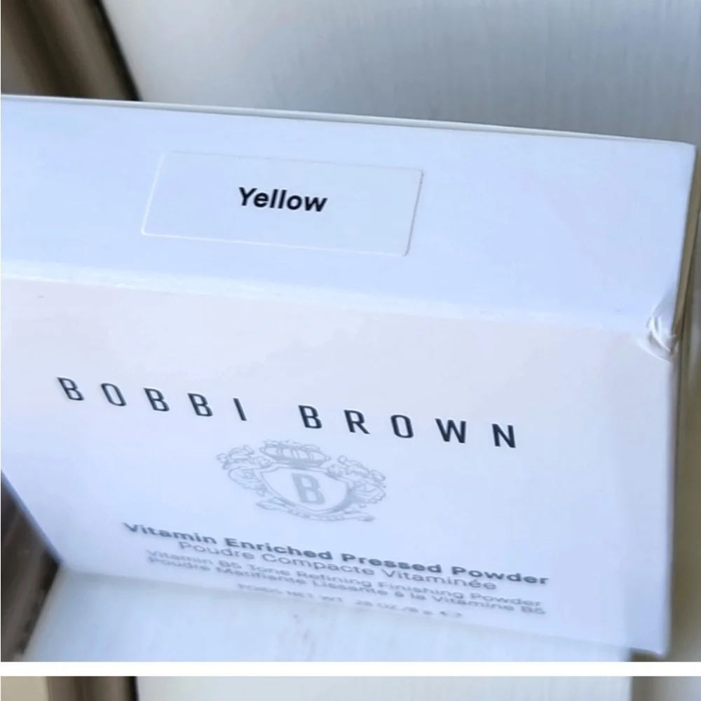 NIB BOBBI BROWN VITAMIN ENRICHED PRESSED FINISHING POWDER IN YELLOW